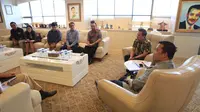 Direksi PT Liga Indonesia Baru bertemu dengan Menpora Imam Nahrawi di Kantor Kemenpora, Jakarta, Rabu (21/3/2018). (Dok. Kemenpora)