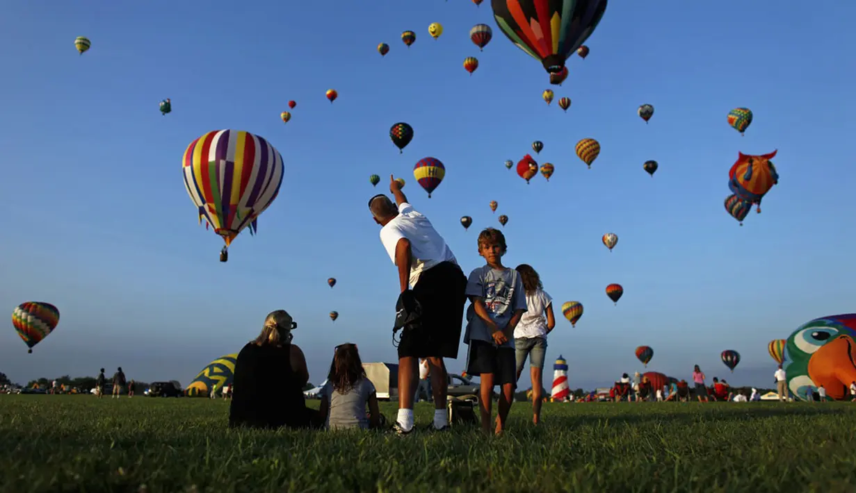 Ratusan balon udara memeriahkan QuickChek New Jersey Festival ke-32 di Readington, (25/7/2014). (REUTERS/Eduardo Munoz)