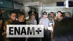Gubernur DKI Jakarta Basuki Tjahaja Purnama akhirnya keluar dari KPK setelah lebih dari 12 jam memberikan keterangan mengenai pembelian sebagian lahan Rumah Sakit Sumber Waras, Selasa (12/4/2016). 
