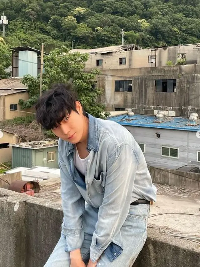 7 Potret Kim Young Dae, Lakoni Peran Ganda dalam Drakor Moon In The Day