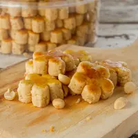 Kue kacang ngeprul./Copyright&nbsp;shutterstock.com/g/fu-syawal