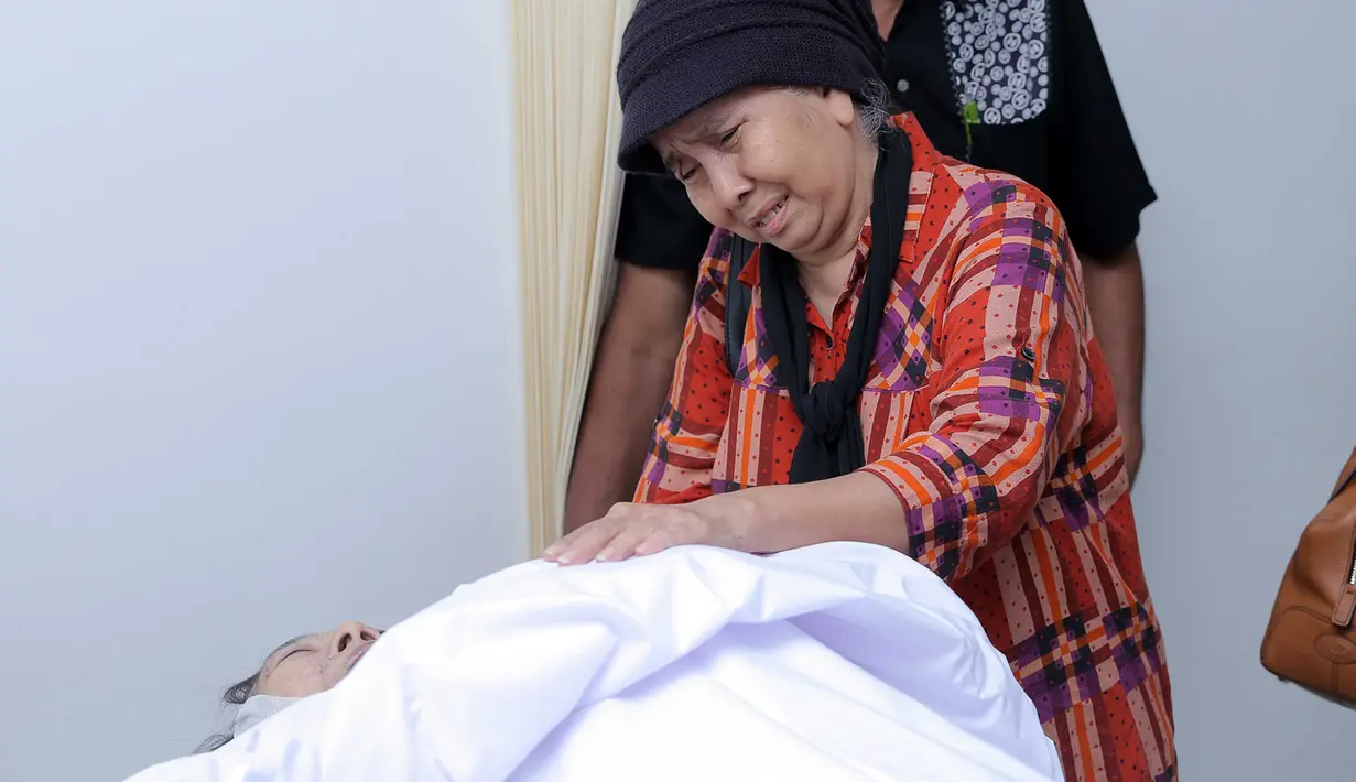 Artis senior pemeran antagonis di sinetron Emak Ijah Pengen ke Mekkah, Shinta Muin meninggal dunia secara mendadak. Meninggalnya Shinta mengejutkan banyak pihak. Karena sekitar pukul 16.00 berkunjung ke kantor Parfi. (Deki Prayoga/Bintang.com)
