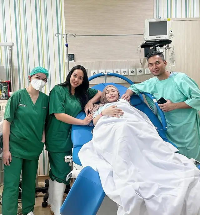 Momen bahagia Zaskia Gotik gelar akikah putranya, Pangeran Aflah Zaidan, ungkap makna nama anak