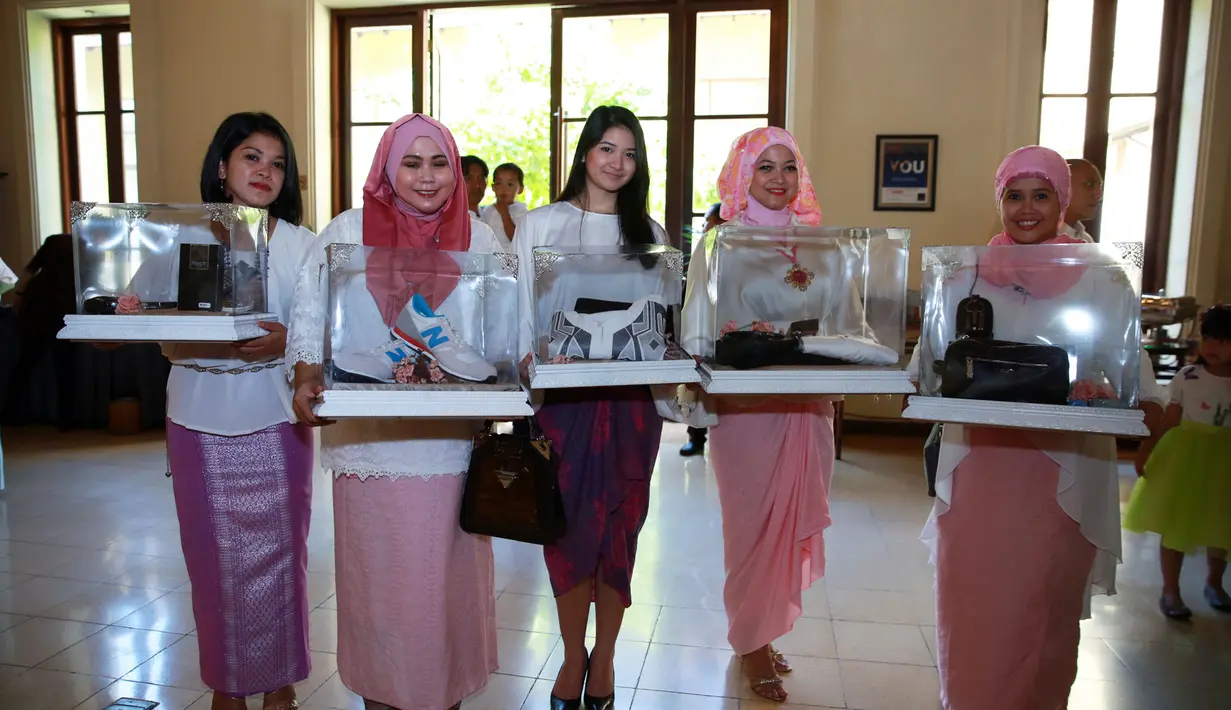 Khidmat dan sakralnya suasana akad nikah Risty Tagor dan Stuart Collin (M. Akrom Sukarya/Bintang.com)