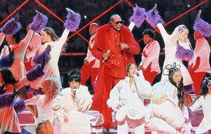 Snoop Dogg wowed audiences with his 'Snoop's Holiday Halftime Party' at NFL Christmas Gameday 2025, featuring unexpected guests and iconic performances that aired on Netflix.