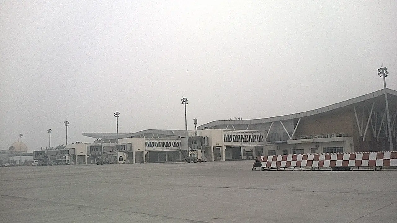 20151025-kabut asap-riau-bandara
