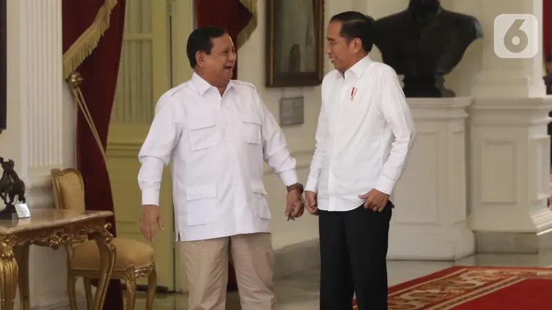 Tawa Jokowi dan Prabowo di Istana Merdeka