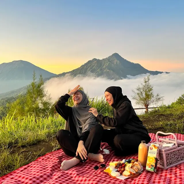 Natasha Rizky dan Ratna Galih