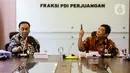 Ketua Fraksi PDIP DPR Utut Adianto (kanan) dan Sekretaris Fraksi Bambang Wuryanto memberikan keterangan soal pencopotan Rieke Diah Pitaloka, Jakarta, Kamis (9/7/2020). Fraksi PDIP menjelaskan, pergantian ini memang bukan semata-mata untuk penyegaran atau rotasi biasa. (Liputan6.com/Johan Tallo)