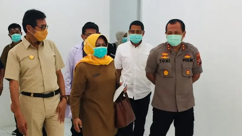 Gubernur Sumbar bersama Gugus Tugas Penanganan Virus Corona di SSumbar meninjau gedung tempat isolasi.