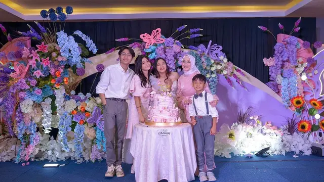 8 Potret Ulang Tahun Putri Pasha Ungu, Adelia dan Okie Agustina Tampil Kompak