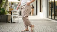 7 Model Celana Panjang Wanita Gemuk, Bikin Tampilan Lebih Proporsional &amp; Stylish