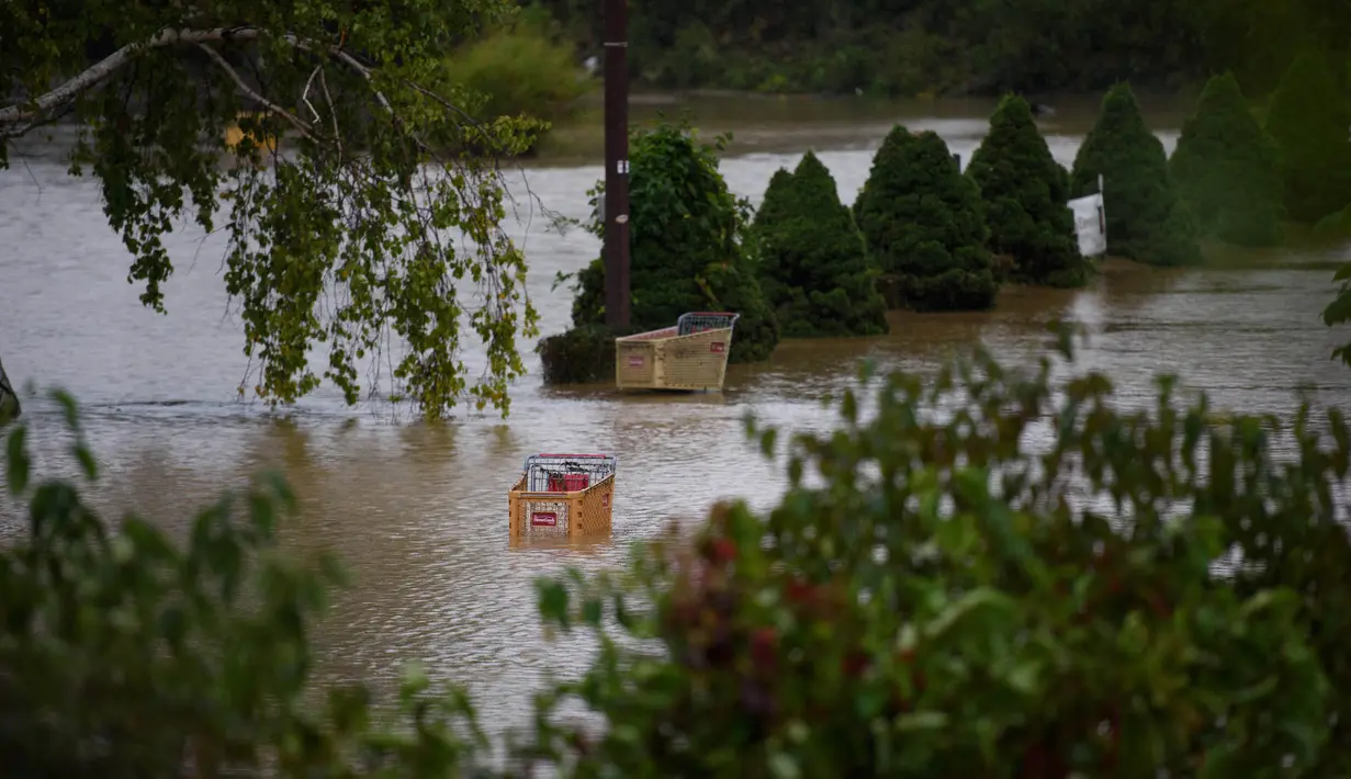 Badai tropis Helene juga menyebabkan banjir di beberapa wilayah. (Melissa Sue Gerrits/Getty Images North America/Getty Images via AFP)