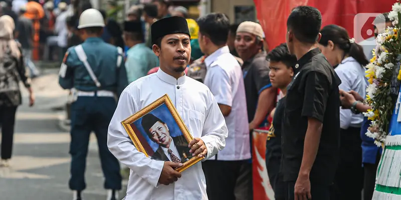 Jenazah Wakil Presiden RI ke-9 Diberangkatkan untuk Dimakamkan