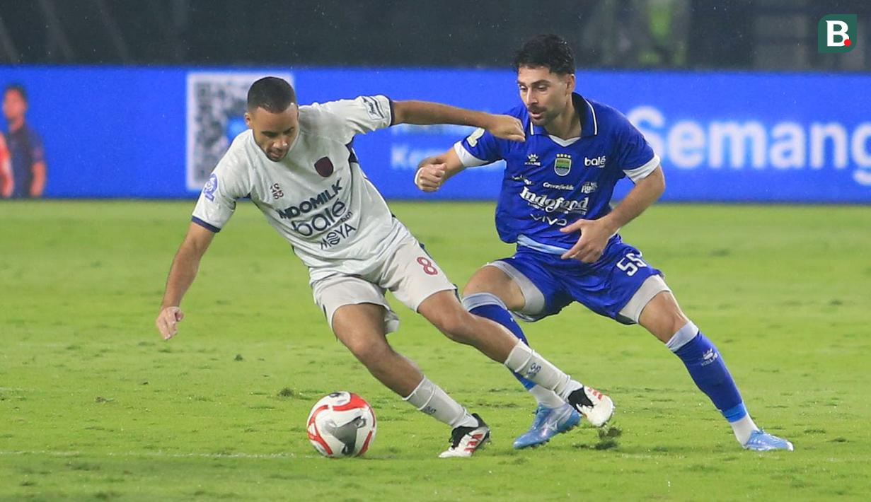 Laga yang dilangsungkan di Stadion Gelora Bandung Lautan Api, Bandung, Minggu (22/2/2026) malam dimenangkan Persib dengan skor 1-0. (Bola.com/Erwin Snaz)