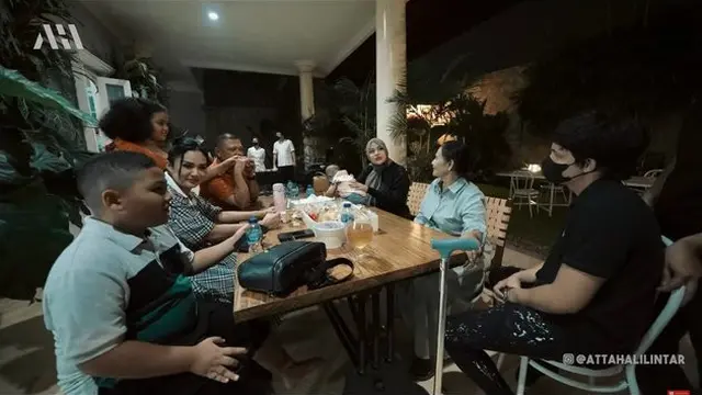 8 Potret Pertemuan Aurel Hermansyah dan Raul Lemos, Disambut dengan Kecup Kening