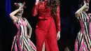Di acara yang digelar pada Senin (11/1/2016) silam tersebut Ayu Ting Ting tampil cantik dengan busana merah yang dipakainya. Gaun merah membara panjang yang berkilau memaksimalkan performa Ayu Ting Ting malam itu. (Andy Masela/Bintang.com)