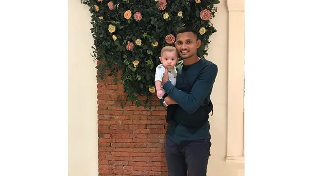 6 Potret Bek Persebaya Andri Muliadi Bareng Keluarga, Selalu Mesra