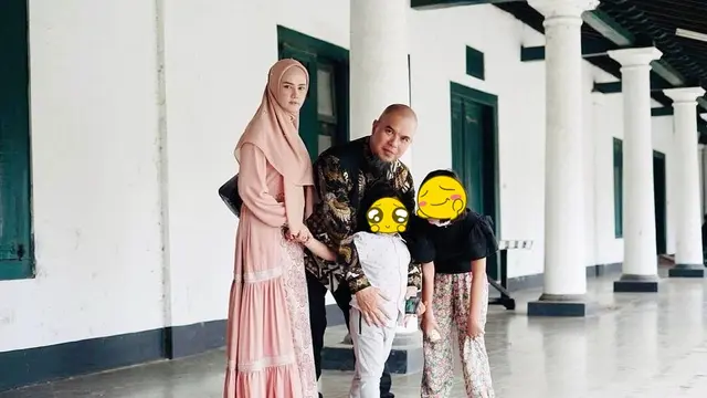 6 Momen Mulan Jameela dan Ahmad Dhani ke Keraton Solo, Curi Perhatian