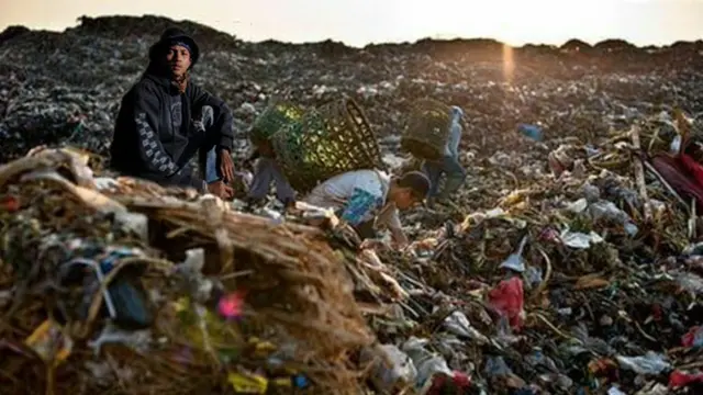 Pria Ini Minta Fotonya Diedit Lebih Bagus, 6 Hasilnya Bikin Senyum Sendiri