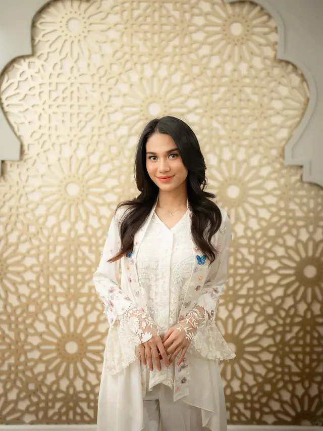 6 Potret Busana Lebaran Azizah Salsha, Baju Couple Bareng Pratama Arhan Curi Perhatian