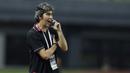 Pelatih Bali United, Stefano Cugurra Teco, saat melawan Semen Padang pada laga Piala Presiden 2019 di Stadion Patriot, Jawa Barat, Senin (11/3). Bali United menang 2-1 atas Semen Padang. (Bola.com/M Iqbal Ichsan)