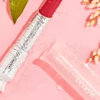 Temukan rona lipstik pilihan dari California Kissin, Benefit. (Foto: Benefit Cosmetics)