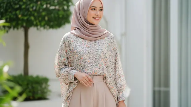Model Atasan Lebaran 2026 Motif Floral Kecil  Biar Terlihat Fresh (AI)