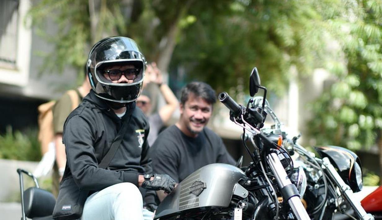 Soleh Solihun saat berada di Amerika Serikat bareng The Prediksi. (Foto: Instagram/solehsolihun)