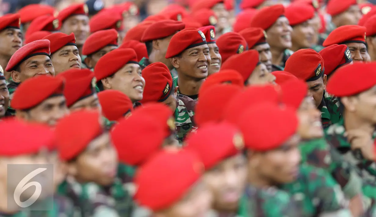 Para pasukan Kopassus saat menghadiri upacara di lapangan Kopassus grup 1, Serang,  Banten, Minggu (30/10). (Liputan6.com/Helmi Affandi)