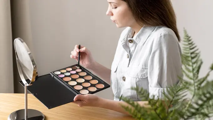 Panduan untuk memilih palet eyeshadow yang tepat untuk pemula