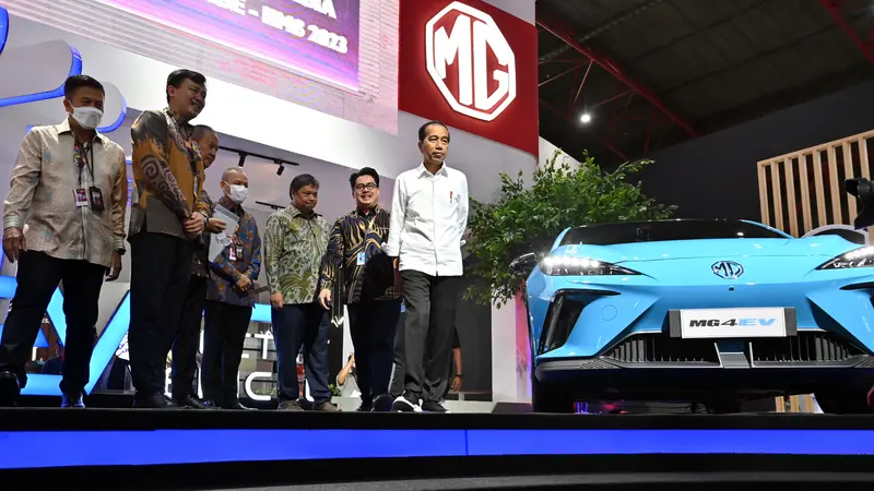 Jokowi Buka IIMS 2023, Mobil Listrik Esemka Bima EV Curi Perhatian