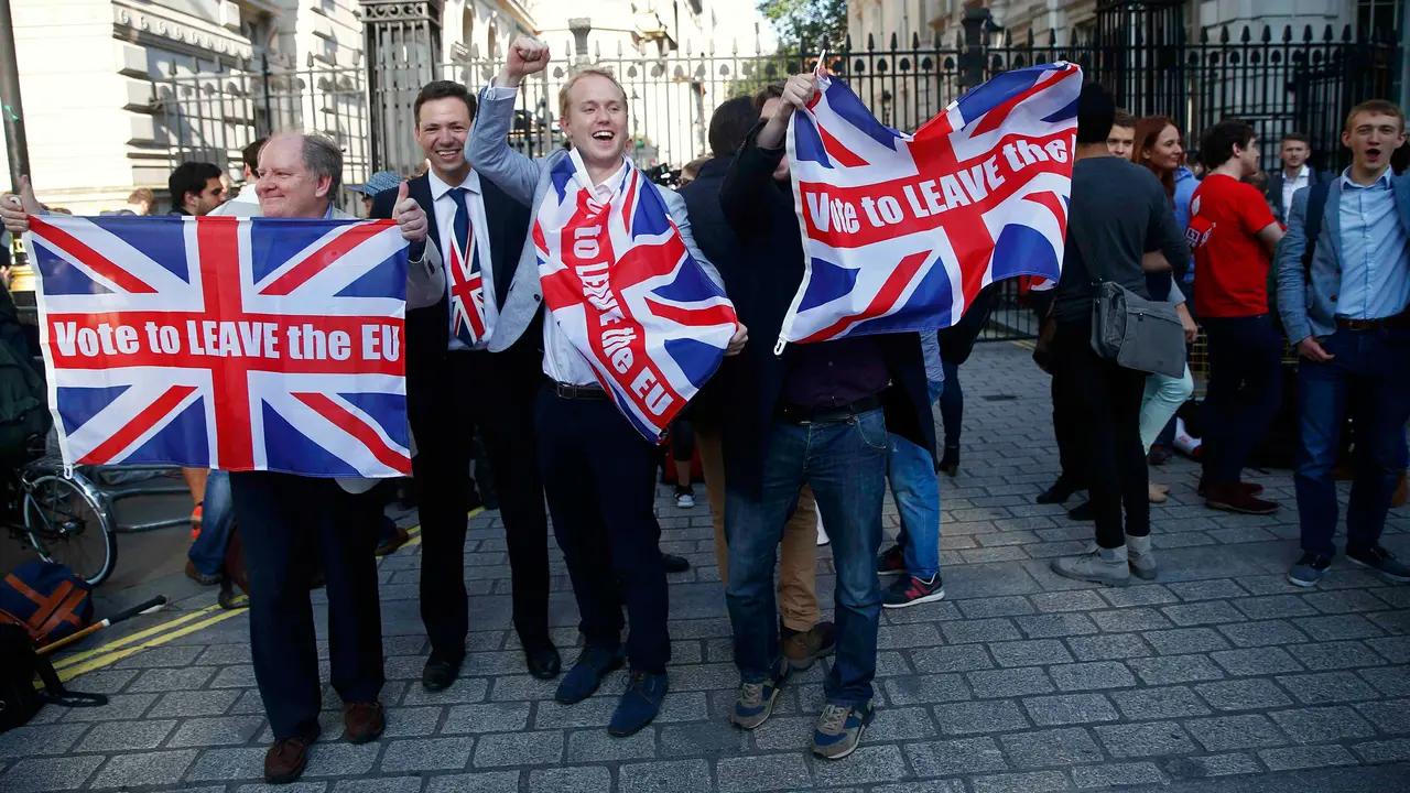 20160624-Pro-Brexit Rayakan Kemenangan Awal Inggris Hengkang dari Uni Eropa-London