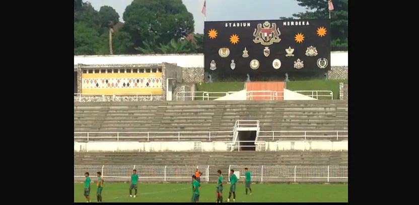 Timnas Indonesia U-22 saat berlatih di Stadion Merdeka, Kuala Lumpur. (Bola.com/Benediktus Gerendo Pradigdo)