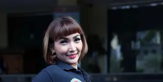 Artis yang tergabung dalam HAMI (Himpunan Advokat Muda Indonesia) bertemu Kapolda Metro Jaya, Irjen Pol Moechgiyarto, Selasa (29/3/2016). Salah satunya Roro Fitria. (Nurwahyunan/Bintang.com)