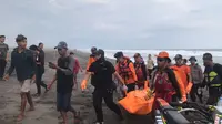 Jenazah wisatawan korban terseret ombak di pantai selatan Kebumen ditemukan. (Foto: Liputan6.com/Basarnas)