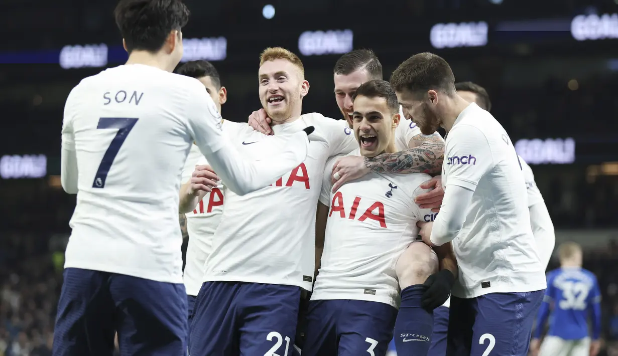 Posisi kelima di tempati oleh Tottenham Hotspur. Sejauh ini klub asal kota London itu telah merengkuh 7 trofi Community Shield. (AP/Ian Walton)