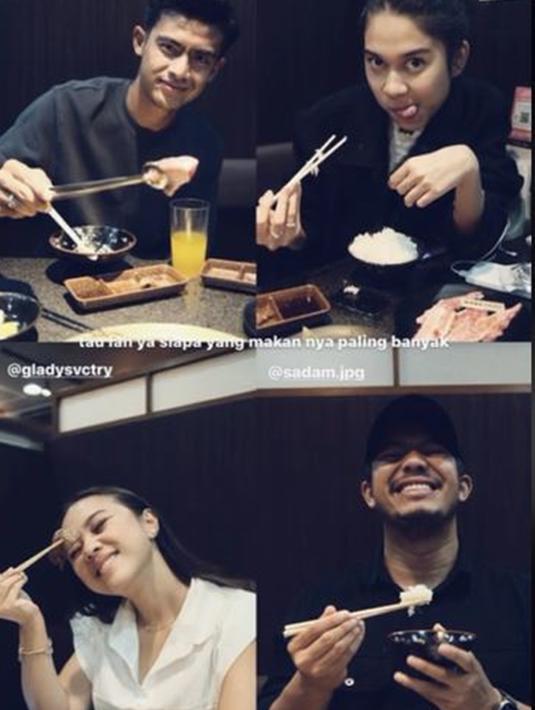 Mereka berempat tampak menikmati hidangan di momen double date. Arhan dan Azizah terlihat menikmati momen double date ini. Kini ia disebut kian mesra saja setelah umur pernikahan mereka lebih dari sebulan. (Liputan6.com/TikTok/mleuraas)