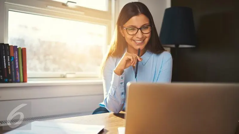 Jangan sembarangan menulis email di kantor. Hindari 4 topik berikut ini.