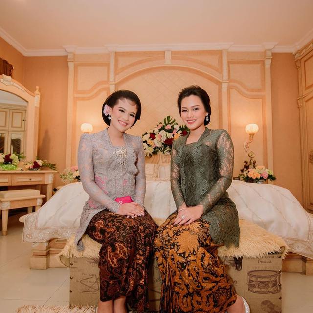 7 Pesona Twinda Rarasati saat Pakai Kebaya, Anggun Banget