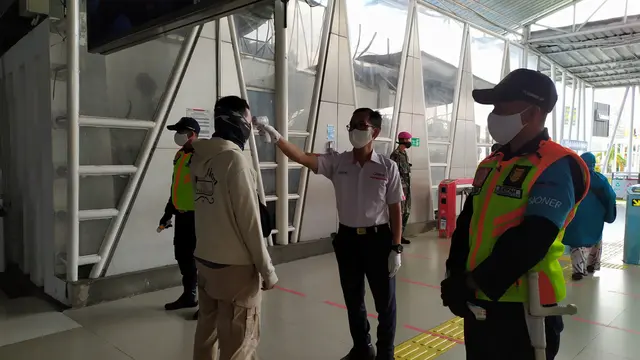Stasiun Bogor Sepi Penumpang Imbas Penerapan PSBB Corona Covid-19