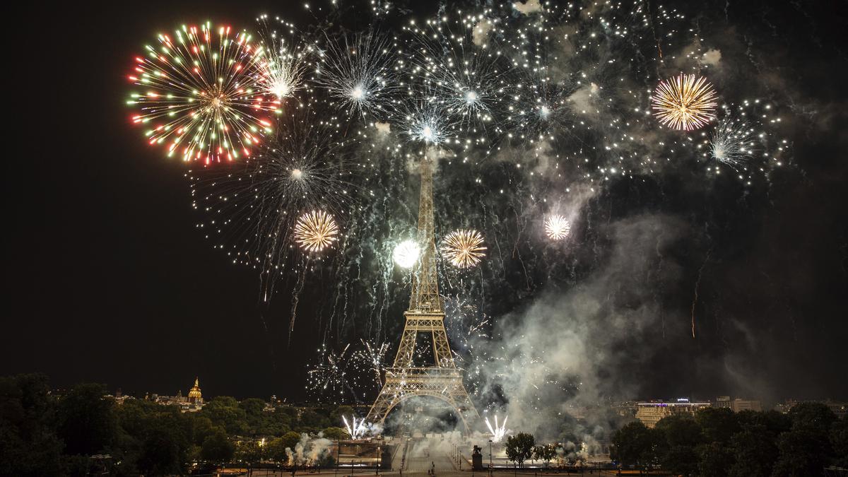 Demi Hemat Energi, Menara Eiffel Akan Matikan Lampu Lebih Awal - Vimarsana News