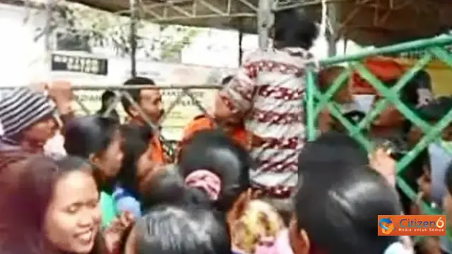 Demi Rp 300 Ribu, Warga Sidrap Rela Berdesak-desakkan