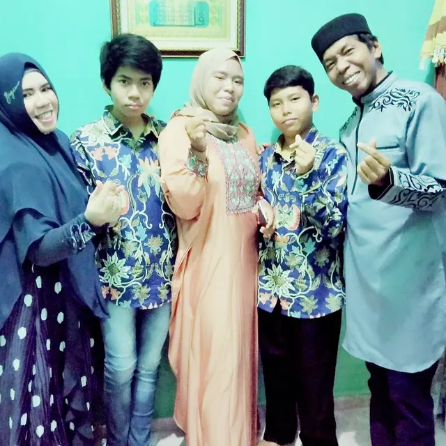 Gugat Cerai Usai 17 Tahun Dipoligami, Ini 6 Potret Kenangan Kiwil dan Rohimah
