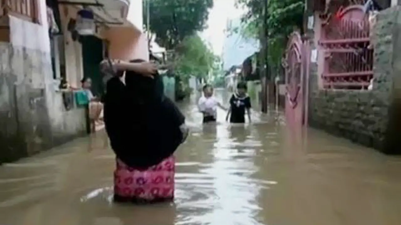 Cipinang Melayu Terendam Banjir 