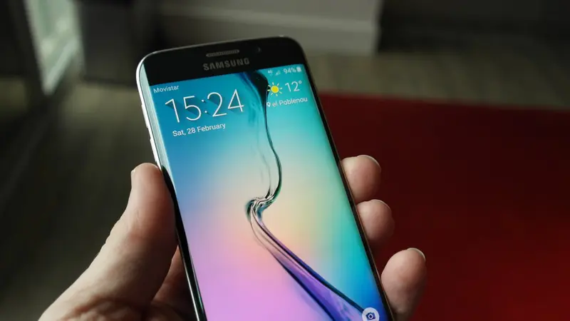 Yuk, Lihat Samsung Galaxy S6 Edge Lebih Dekat