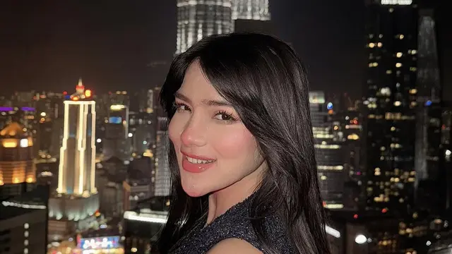 Potret Cantik Davina Karamoy di Malaysia. (instagram/davinaakaramoy)