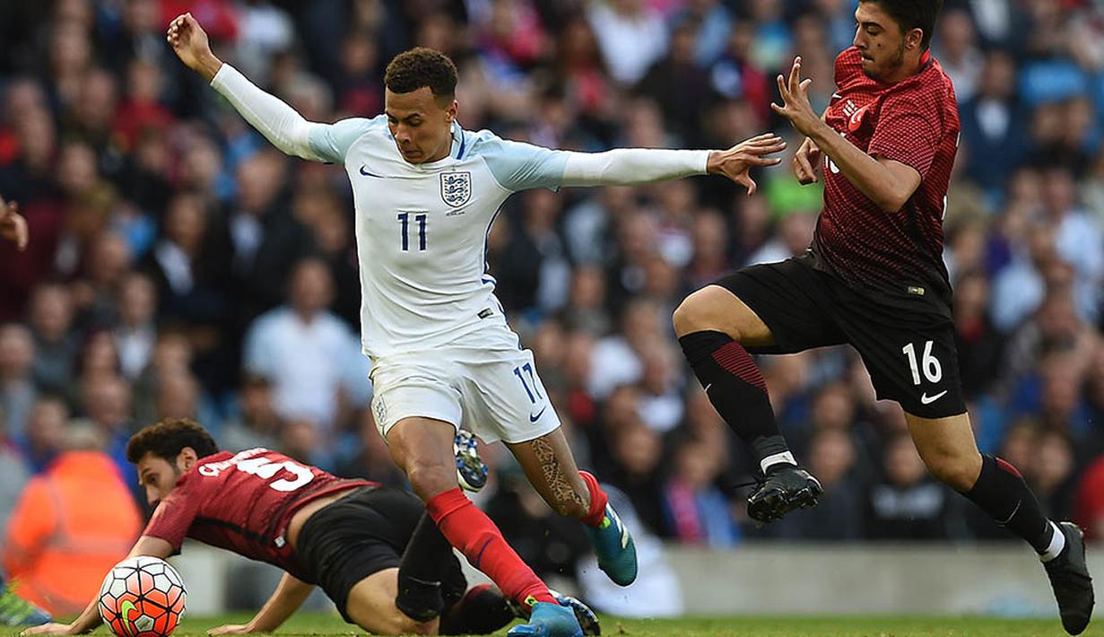 Gelandang bertahan - Dele Alli, dalam beberapa kali laga terakhir Inggris dirinya kerap jadi piihan utama. Meski baru berusia 20 tahun, pemain andalan Tottenham ini memiliki kemampuan di atas rata-rata. (AFP/Paul Ellis) 