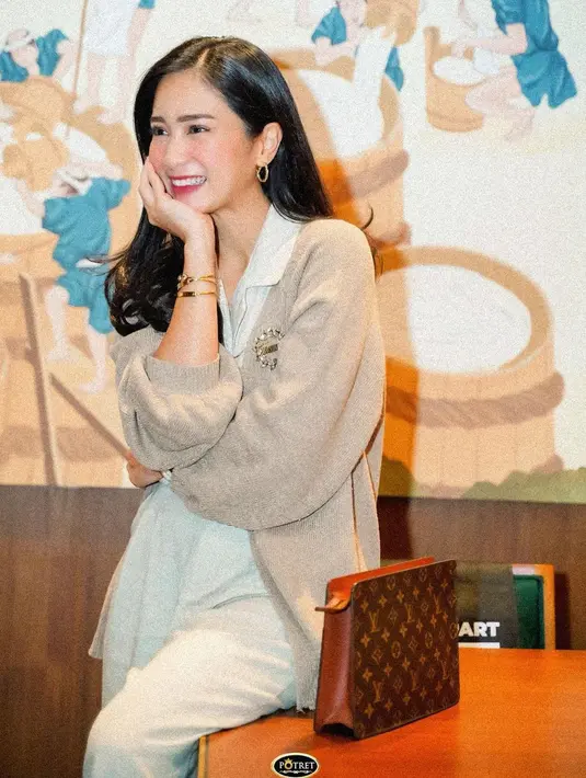 "Kangen sih. Yang dikangenin seru-seruan ketemu teman lagi. Karena delapan bulan ini kita kan harus di rumah. Jadi bintang tamu aja walau sebentar sudah happy banget," katanya. (Instagram/bungazainal05)