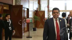 Menlu Libya Mohammed Al Dairi bersiap mengikuti sidang pleno kedua dalam Pertemuan Tingkat Menteri Asia Afrika di Jakarta Convention Center, Senin (20/4/2015). (Liputan6.com/Herman Zakharia)